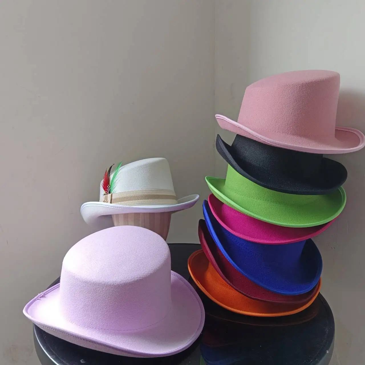 British wind in Europe and the gentleman cap stage performance