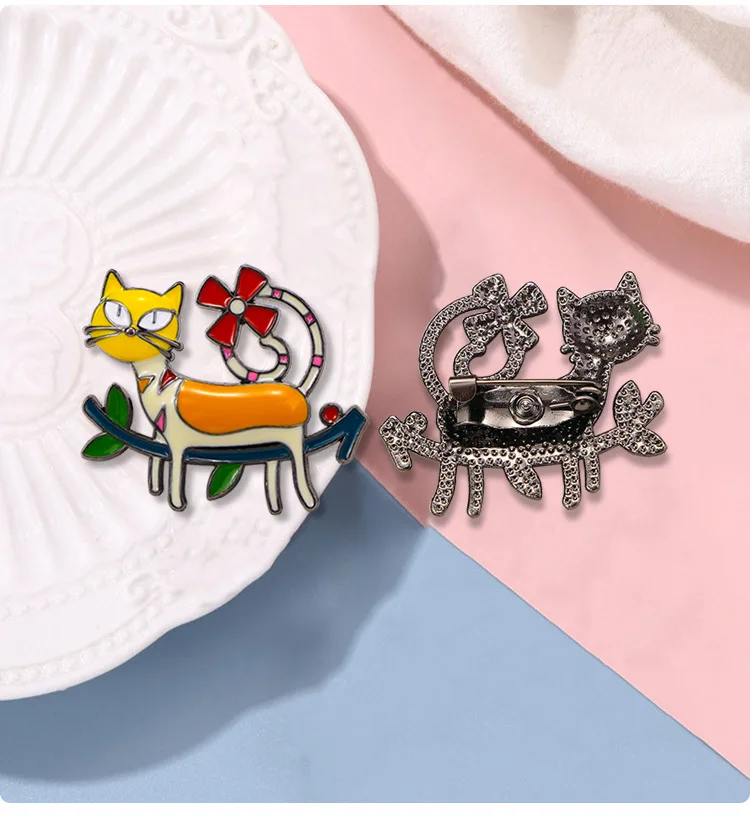Charming Cat Shaped Vintage Brooch for Women