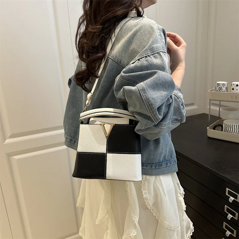 Luxury Color Blocking PU Leather Women handbag Messenger Bag Chic Small Shoulder Crossbody Bag Fashion V Letter Bucket Tote Bag