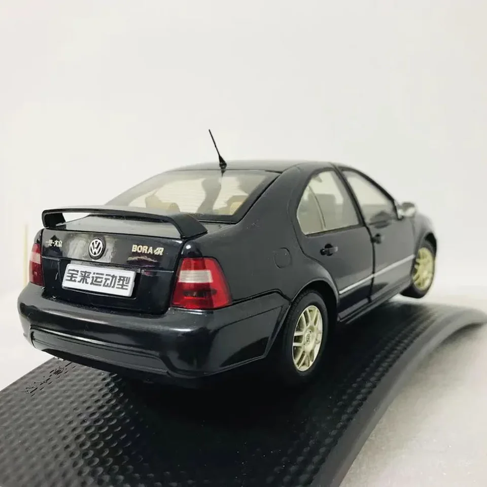 Die-cast 1:18 Scale Faw Volkswagen Old Bora R Classic Simulation