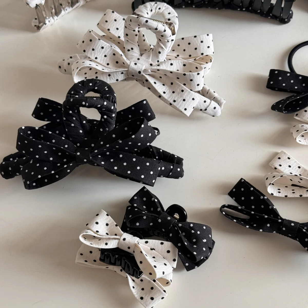Elegant Polka Dot Bow Hair Claw Clip - Black & White Fashion Accessory