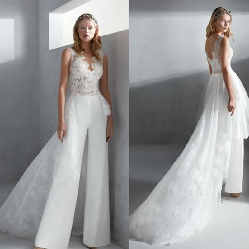 

Elegant Beach V Neck Overskirts Jumpsuits Zipper Wedding Dresses 2023 Sheer Jewel Neck Lace Bridal Gowns Wedding Dress Pants