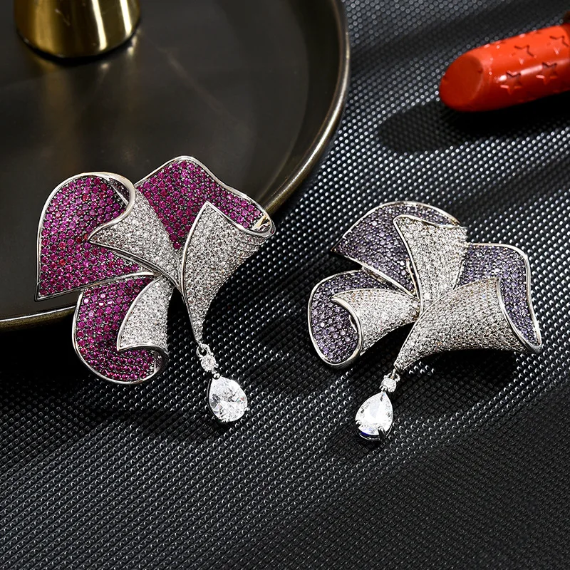 

Vintage Cubic Zircon Love Flower Brooch Pin Female Luxury Niche Model Floral Corsage Suit Coat Brooches High-end Birthday Gift