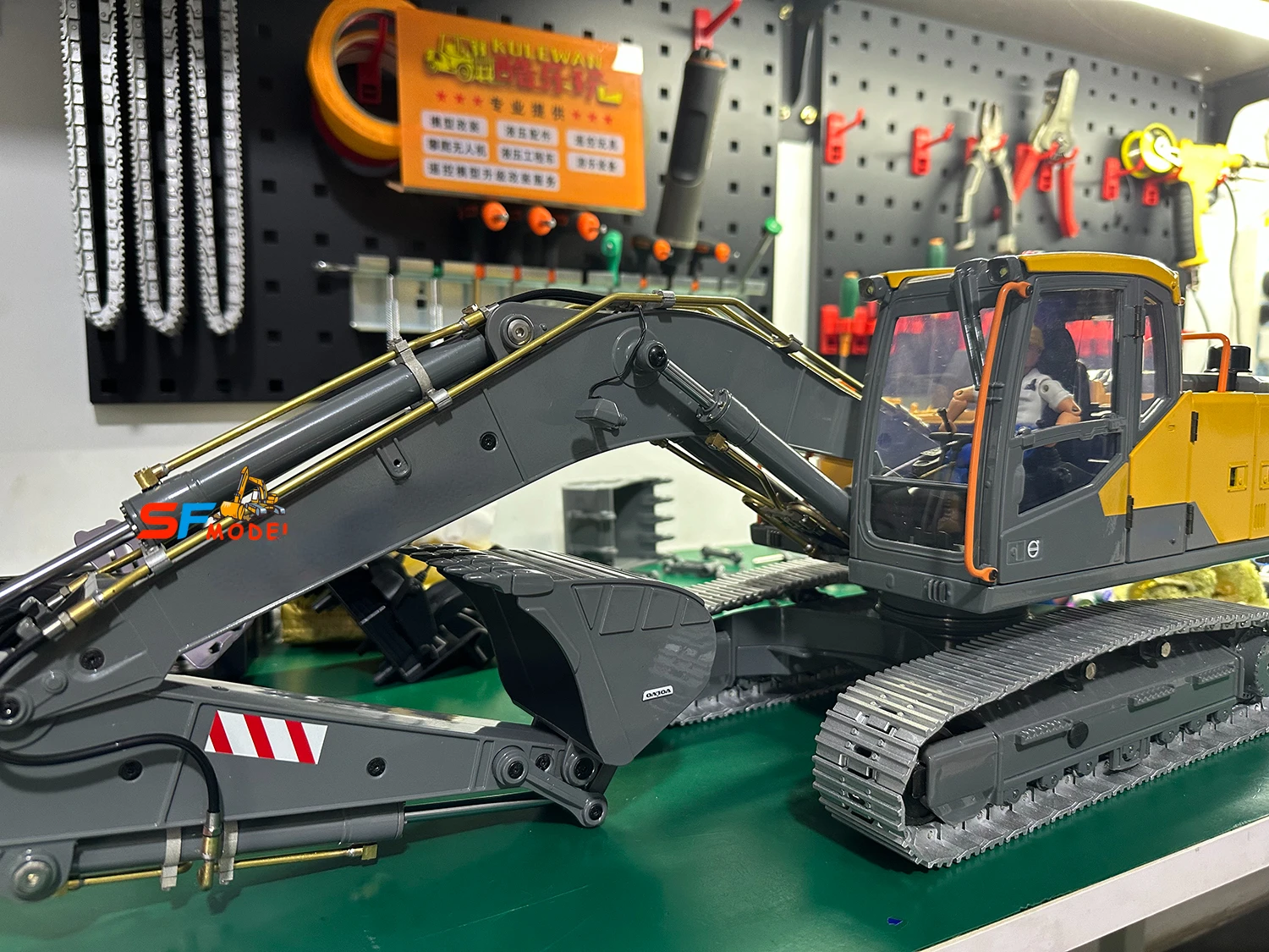 Double E EC160 RC Hydraulic Excavator 1/14 E010 Electric Modified Upgrade Hydraulic Excavator Metal Model Boy RC Car Toy 3