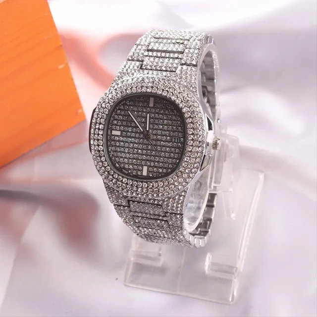 Golden Quartet Quartz  Steel Band Calendar Men's Women's Wristwatch - Image 3
