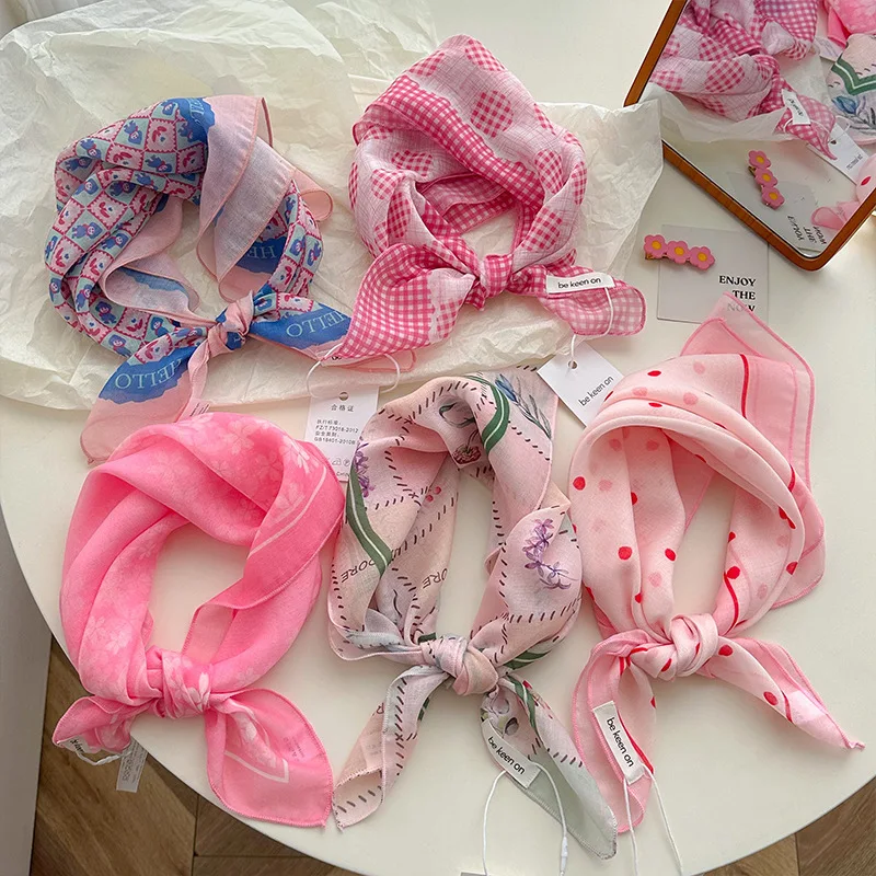 Elegant Women's Artistic Silk Scarf - Retro Floral Design, Breathable and Versatile