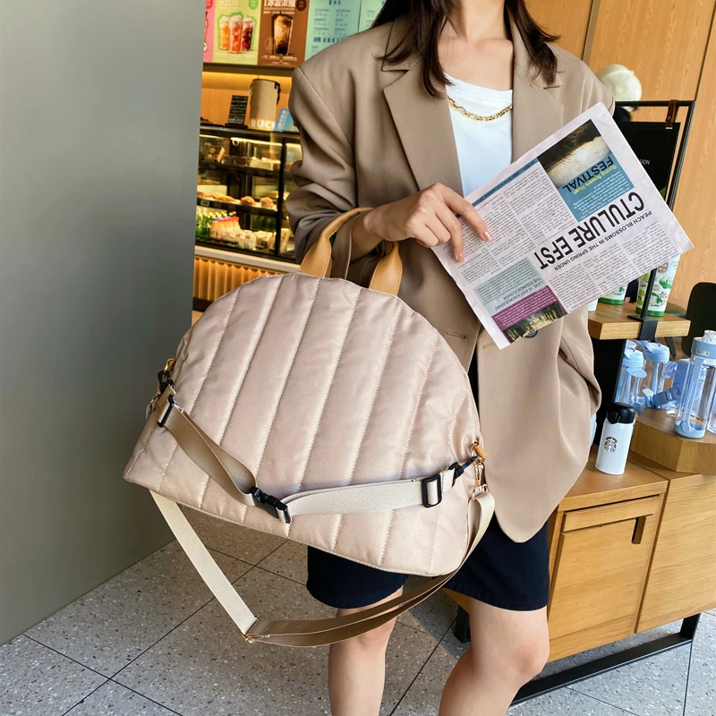 

advanced sense fashion pet bag warm portable pet carrier dog car seat cover cat bag carrier pet carrier shoulder bag dog carrier