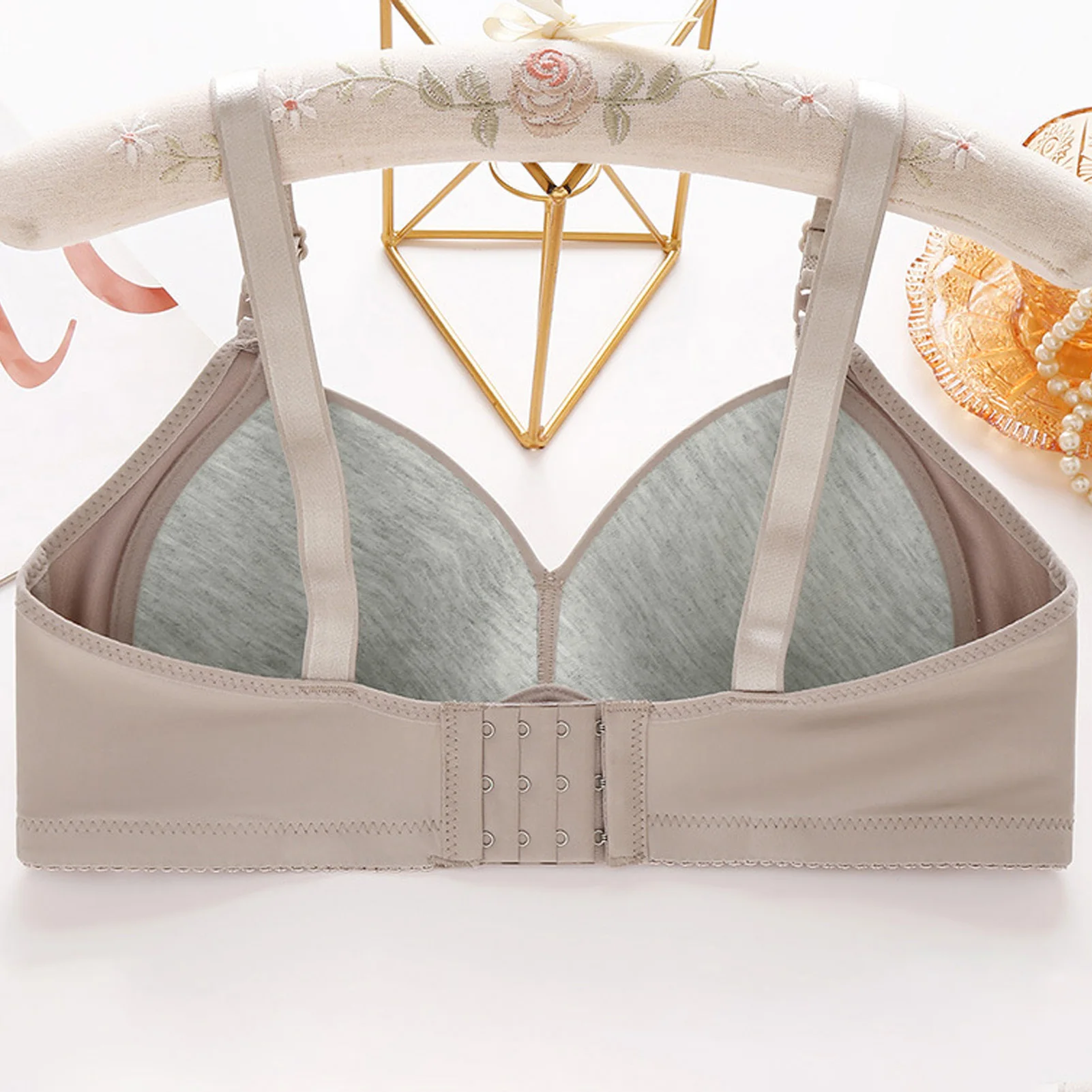 https://ae01.alicdn.com/kf/S9c17b46cf2ae4ff7835cf94b2ee8c74bS/Woman-Skin-Friendly-Safe-Bra-Comfortable-Compression-Wirefree-Push-up-Bra-Exercise-and-Offers-Back-Support.jpg