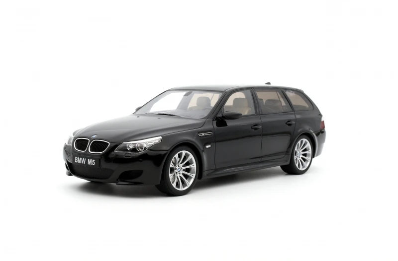 1:18 BMW E61 M5 BLACK 2004 BMW Wagon Travel version,static