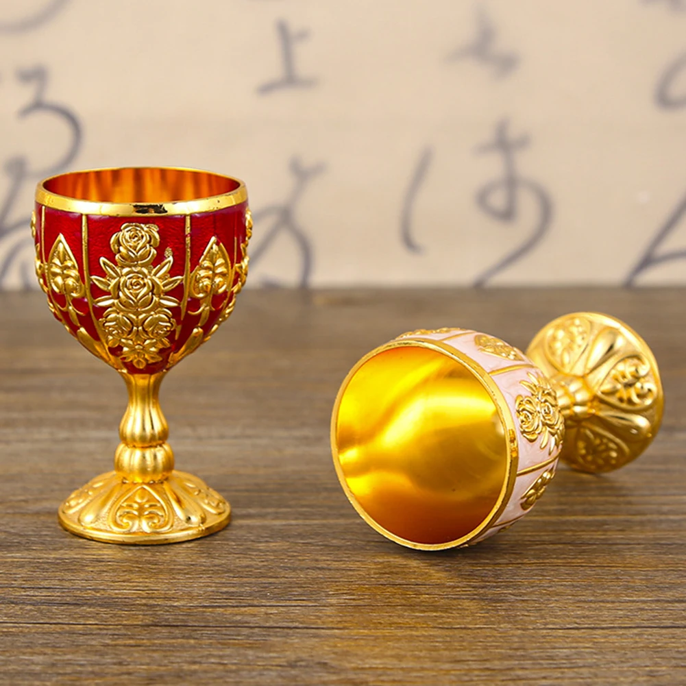 European Retro Wine Cup Metal Wine Glasses Retro Dinnerware Goblet Vintage Vodka Champagne Glasses Bar parts 1x glass ornament