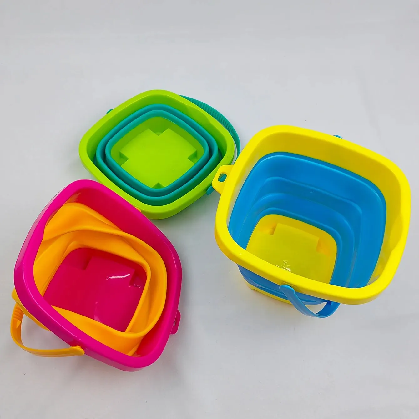 Children's Collapsible Bucket Dredging Sand Multi-functional Portable Beach Water Toy 6