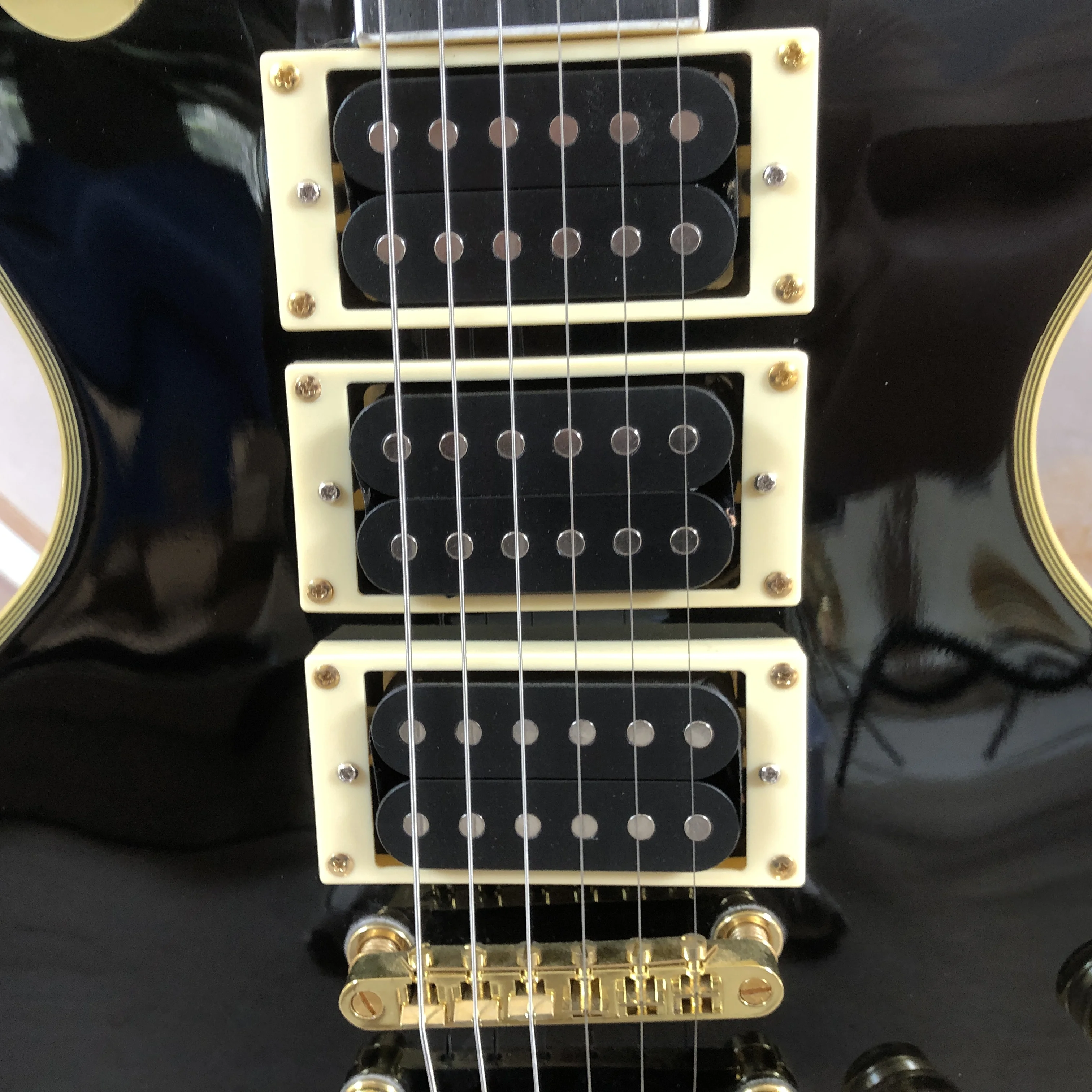 electric guitar 3H pickup Gold hardware Yellow binding rosewood fingerboard mahogany body For headless electric guitar