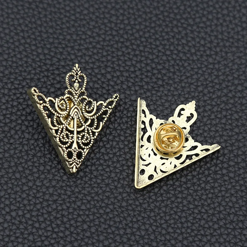Women Vintage Triangle Shirt Collar Pin Collar Brooch Hollow Out Metal Men Brooch Clothes Decorative Cute Jewelry Accessories