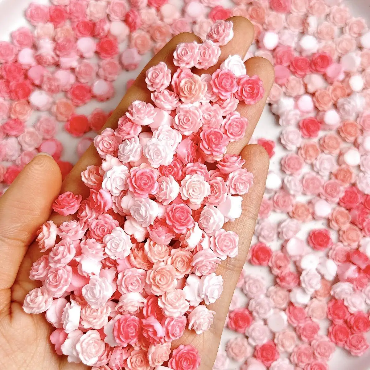 50개입 달콤한 발광 핑크 로즈 레진 네일 참 3D 창의적인 단색 부드러운 꽃 네일 아트 장식 DIY 젠틀 윈드 네일