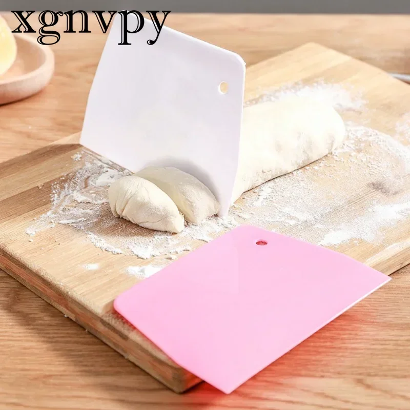 Curved Cream Spatula DIY Pastry Cutter Fondant Dough Scraper Cake Tool Baking Accessory 1Pc
