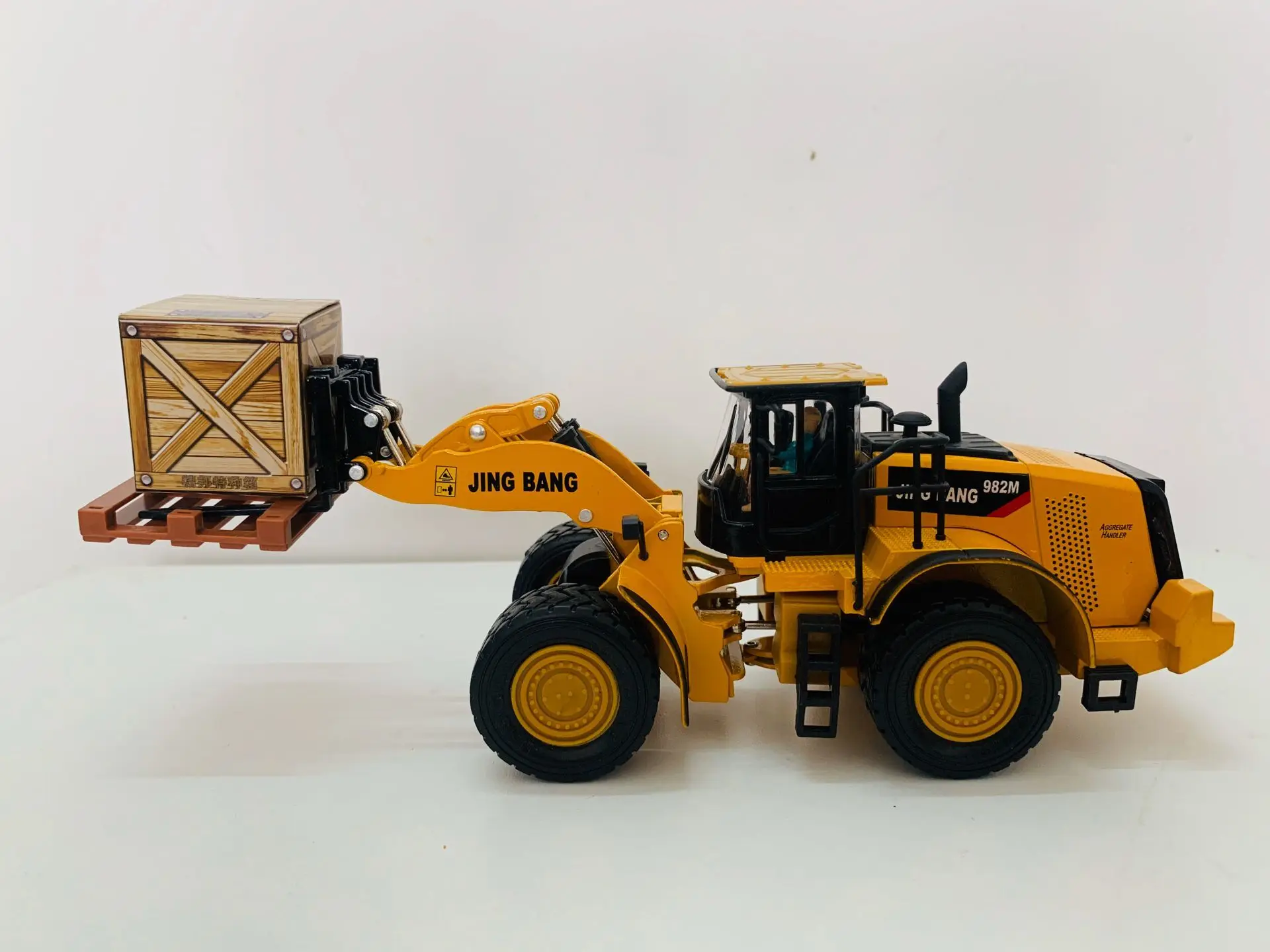 1/50 Scale Alloy Toy Model Construction Vehicles 982M Grab Wood Machine New in Box