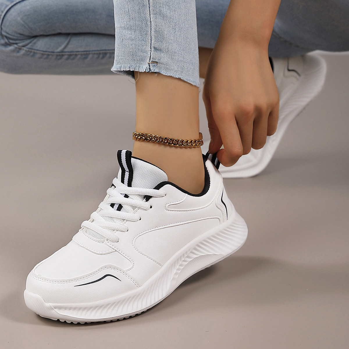 2024 Women Casual Shoes New Spring autumn Black white Sneakers Lady Walking Lace-Up female Sneakers Woman Shoes Running Footwear