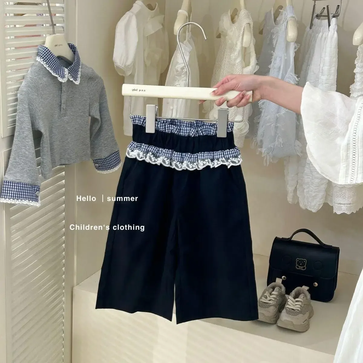 طقم مكون من قطعتين بطباعة مربعات للفتيات - بلوزة بأكمام طويلة لربيع وخريف مع مجموعة بناطيل بحاشية كاذبة، ملابس مزخرفة بالدانتيل بألوان متعددة