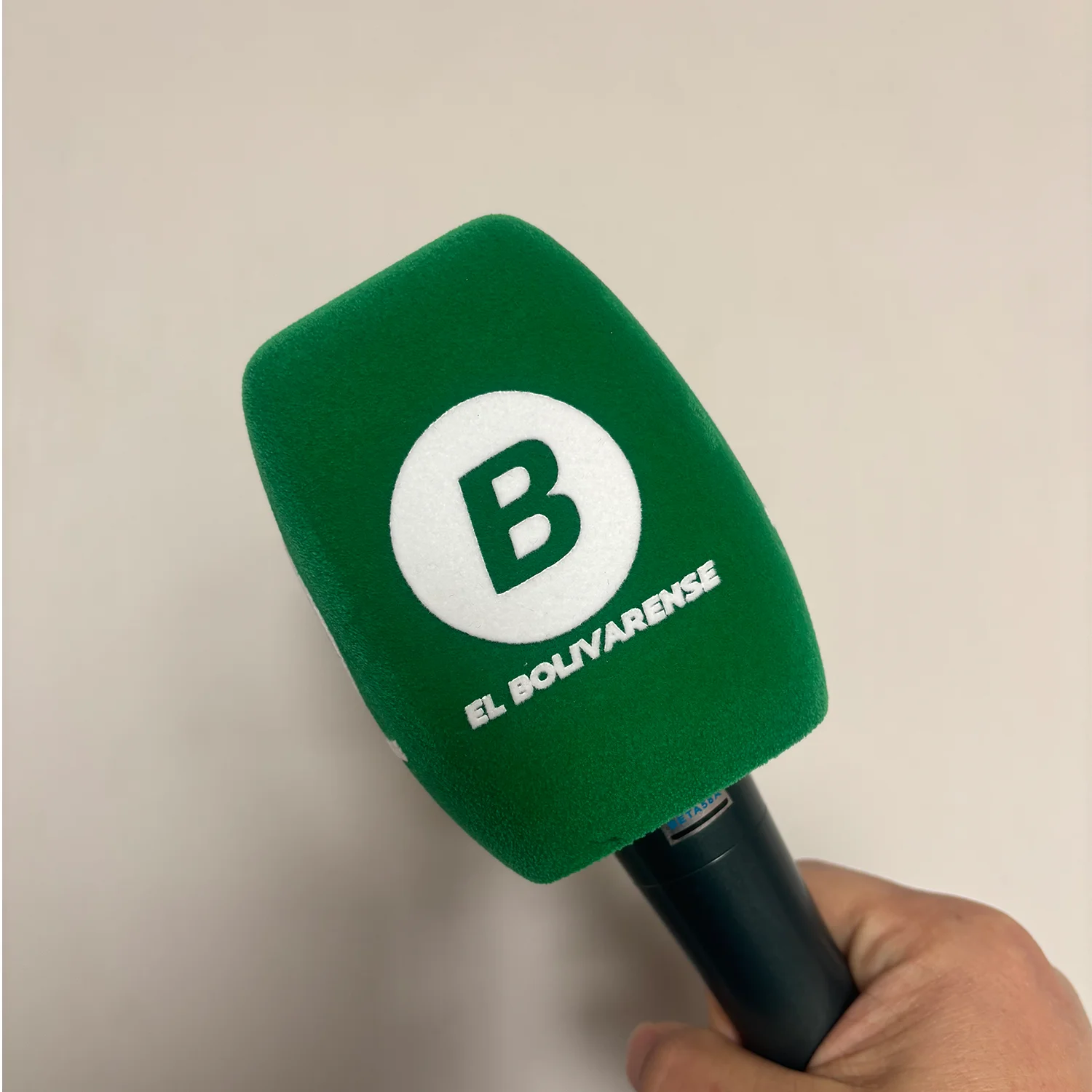 Kundenspezifisches TV-Logo, quadratisches Beflockungsmikrofon, Schaumstoffdruck, Markierung, Mikrofon, Windschutzscheiben, Logo-Schaum für TV-Stationen, Reporter, Interviews – Detail 6