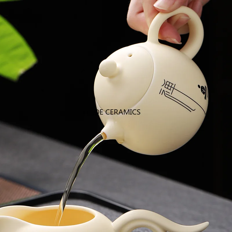 Chinese Tradition ceramics Tea Pot Handmade Yixing Teapot Customized Boutique Beauty Tea Set Home Tea Infuser 1pcs 200ml