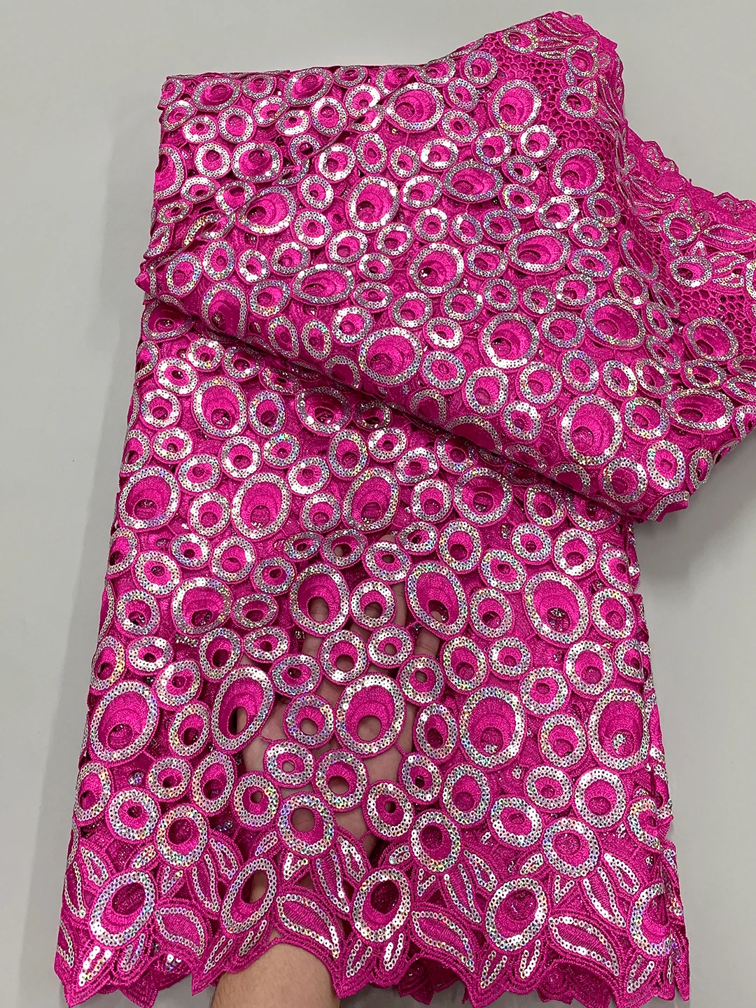 

Горячая Распродажа Африканский гипюр шнур блестки кружевная ткань 2024 высокое качество французская Водорастворимая кружевная ткань для женщин платья на день рождения