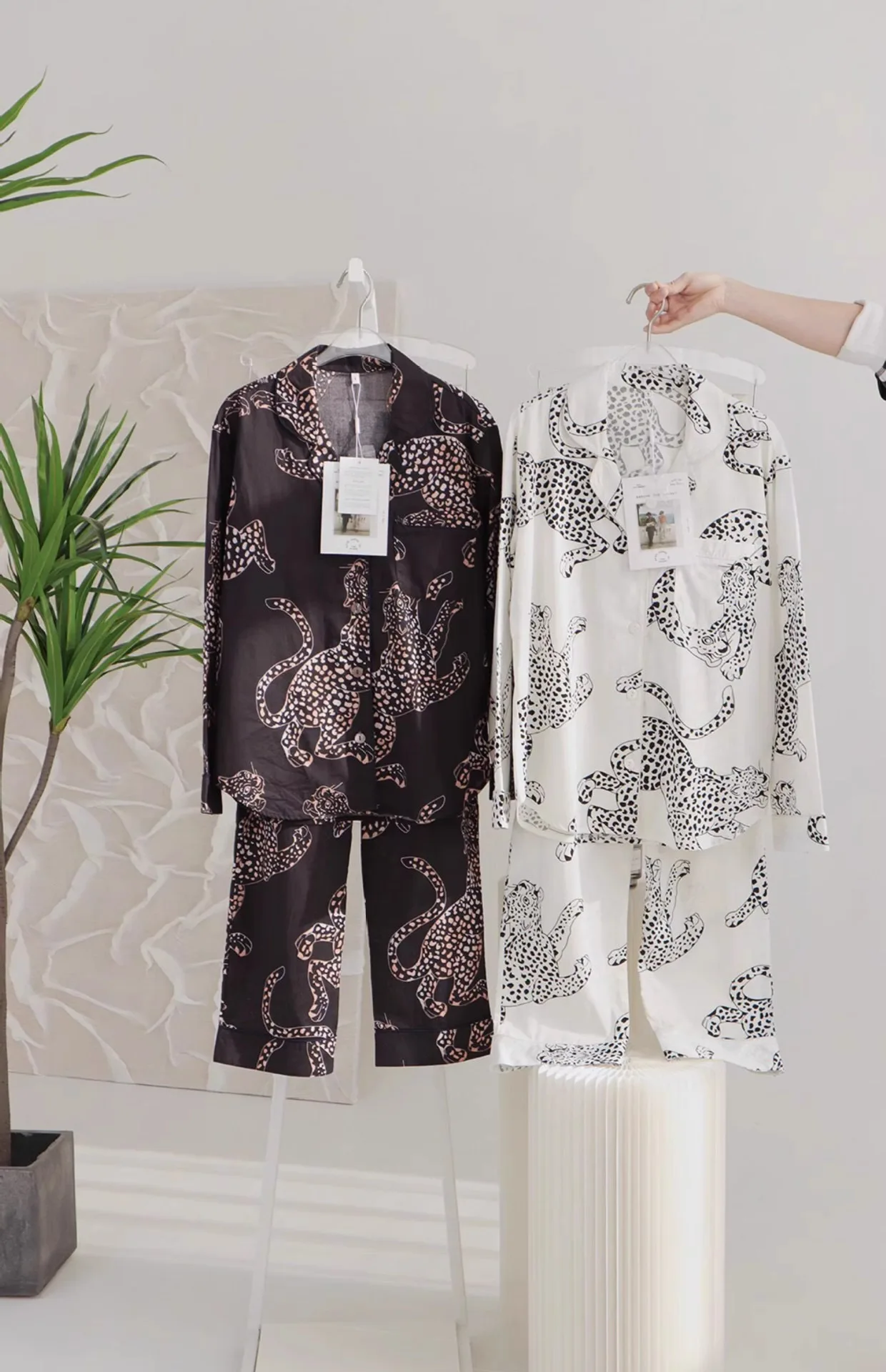 2025 Leopard Pajamas Women's Long-sleeved Navy Blue Pajama