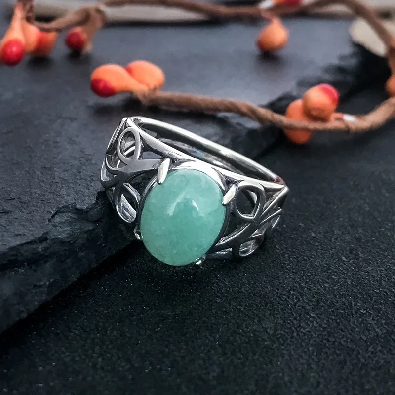Elegant Green Jade Gemstone Silver Ring - Vintage Style Women's Fine Jewelry