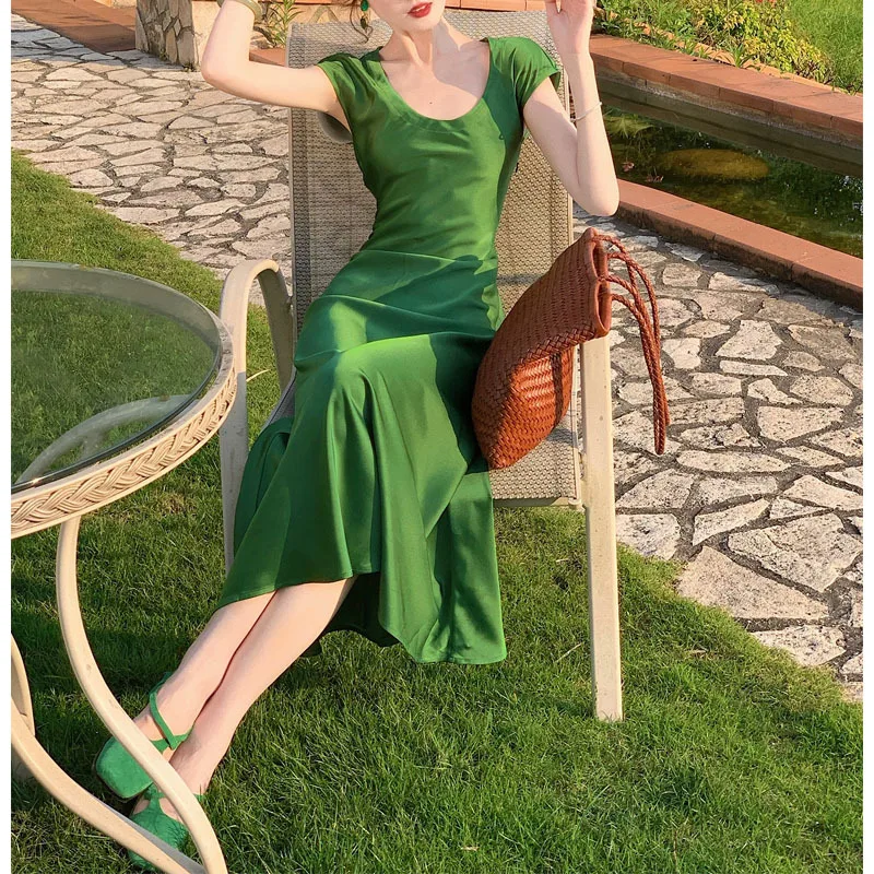 

[Chic Green] Super White Oblique Cut U-Collar Satin Gao-Level Elegant Dress Women's Elegant Retro Style Fishtail Dress