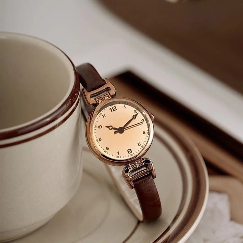 Ladies'strap circular digital small dial retro British style niche light luxury fashionable quartz watch suitable for daily wear