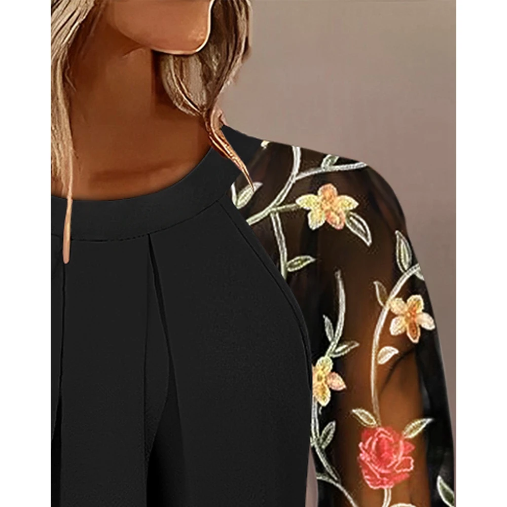 Рисунок 2 - Женская блузка с цветочной вышивкой