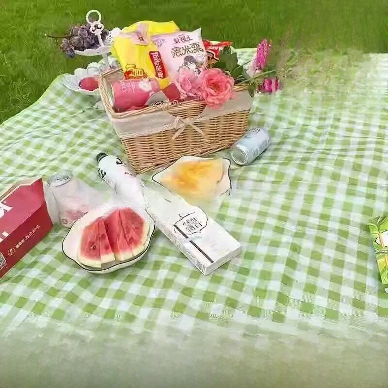 새로운 두꺼운 방수 피크닉 매트 야외 캠핑 텐트 매트 해변 나들이 피크닉 매트 옥스포드 천 소재 2M*2M 사이즈