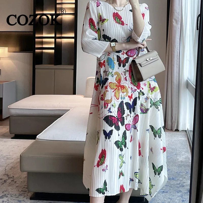 

COZOK All-match Fashion Pleated Printed Slim Fit Elegant Women Dress O-Neck Three Quarter Petal Sleeve Mid-Calf Dress 2024 WT647