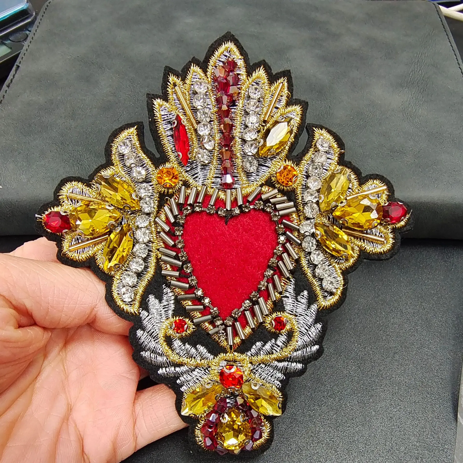 

Handmade Beaded Rhinestone Heart Patch Clothing Shoes Hats Hole Repair Decorative Sewing Accessories DIY Clothes Applique