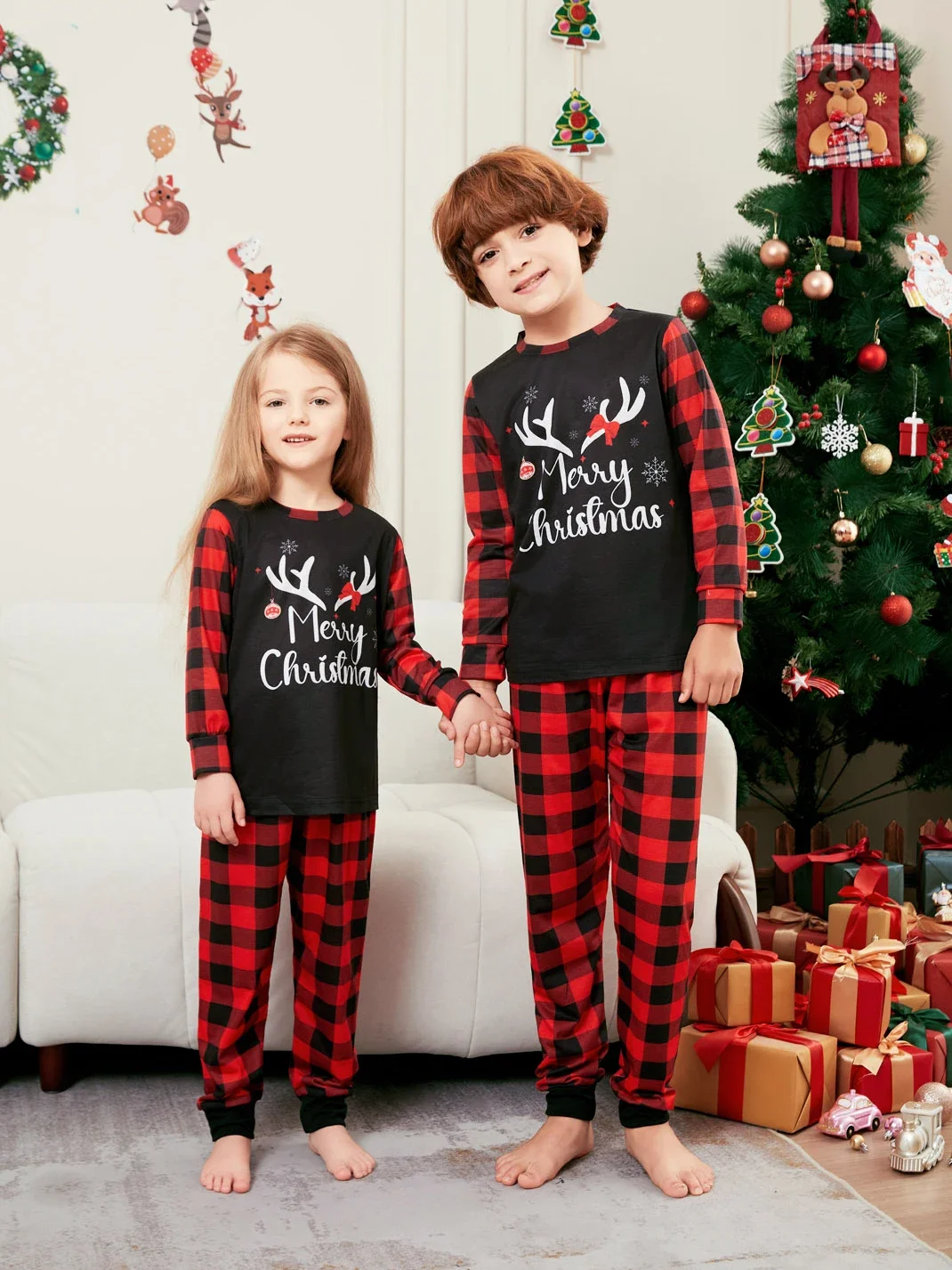 thumbnail image 5 of Conjunto de pijamas familiares de Feliz Navidad, estampado a cuadros, manga larga, 2 piezas, traje para adultos y niños, ropa de dormir suave y linda, aspecto navideño, 5 of 5