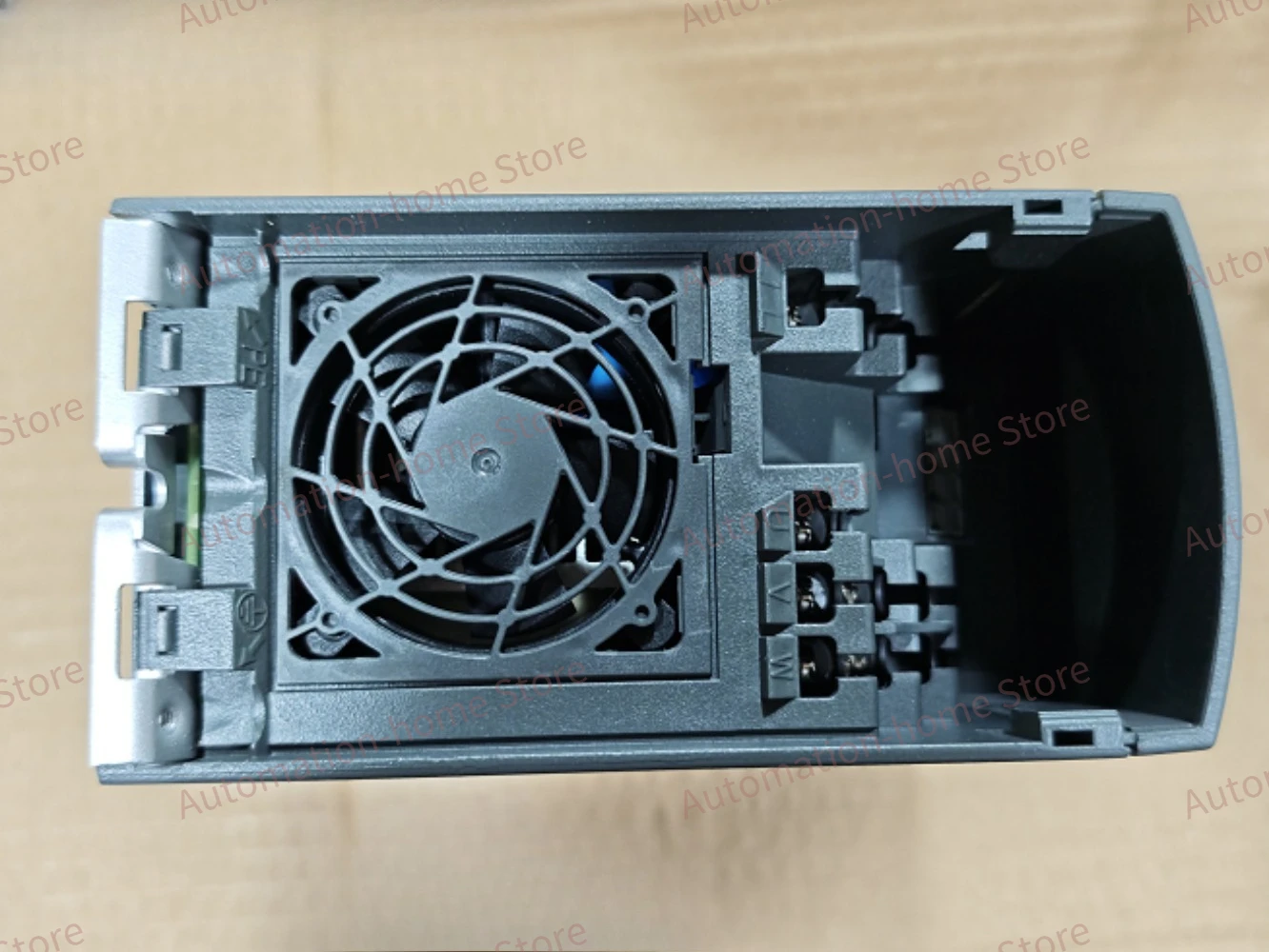 새로운 오리지널 6SE6420-2UD21-5AA1 6SE6420 2UD21 5AA1 주파수 변환기 빠른 배송