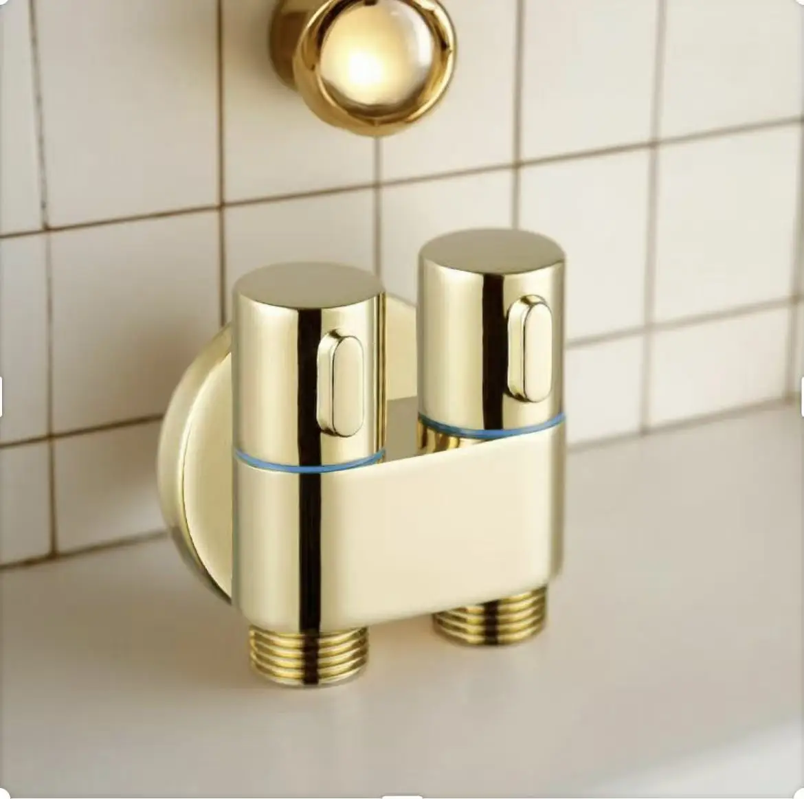 Premium toilet spray gun with gold finish, wall mounted, equipped with handheld bathtub sprayer and 2m hose dual spray