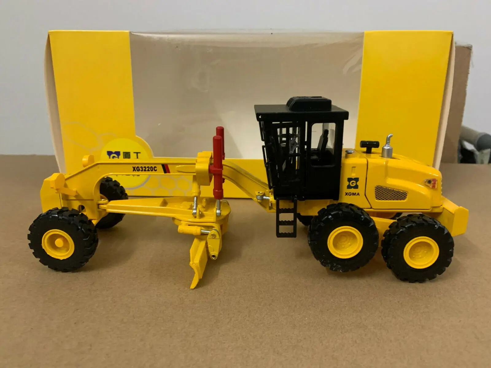 XGMA XG3220C Motor Grader 1/32 Scale Die-Cast Model New in Original Box