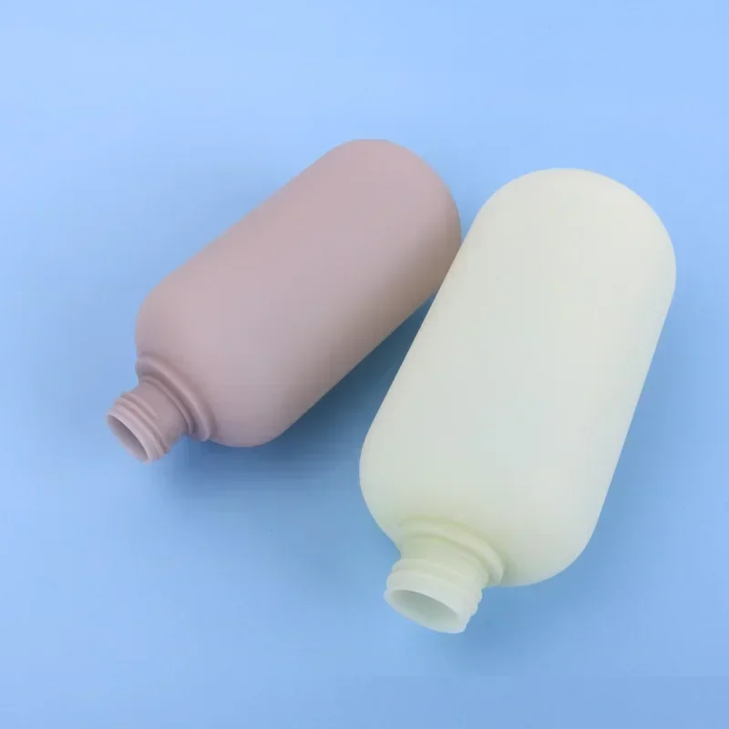 Apstaqeoo 3 bottiglie di plastica da 200 ml con coperchio a disco, tappo a scatto, bottiglie vuote da spremere, contenitori da viaggio ricaricabili trasparenti, erogatori con 1 imbuto e 6 etichette