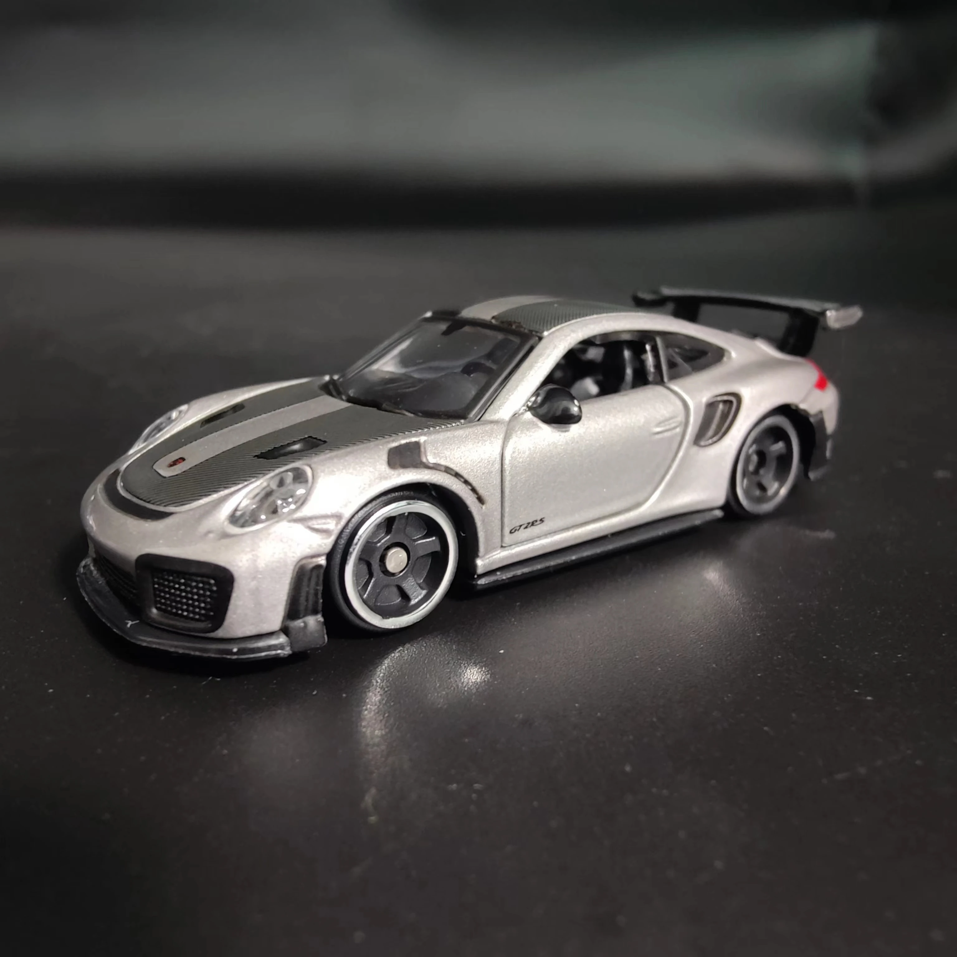 

Bburago 1:64 Porsche 911 GT2 RS Replica Diecast Dream Car Model – Perfect Addition to Your Scale Car Miniature Collection