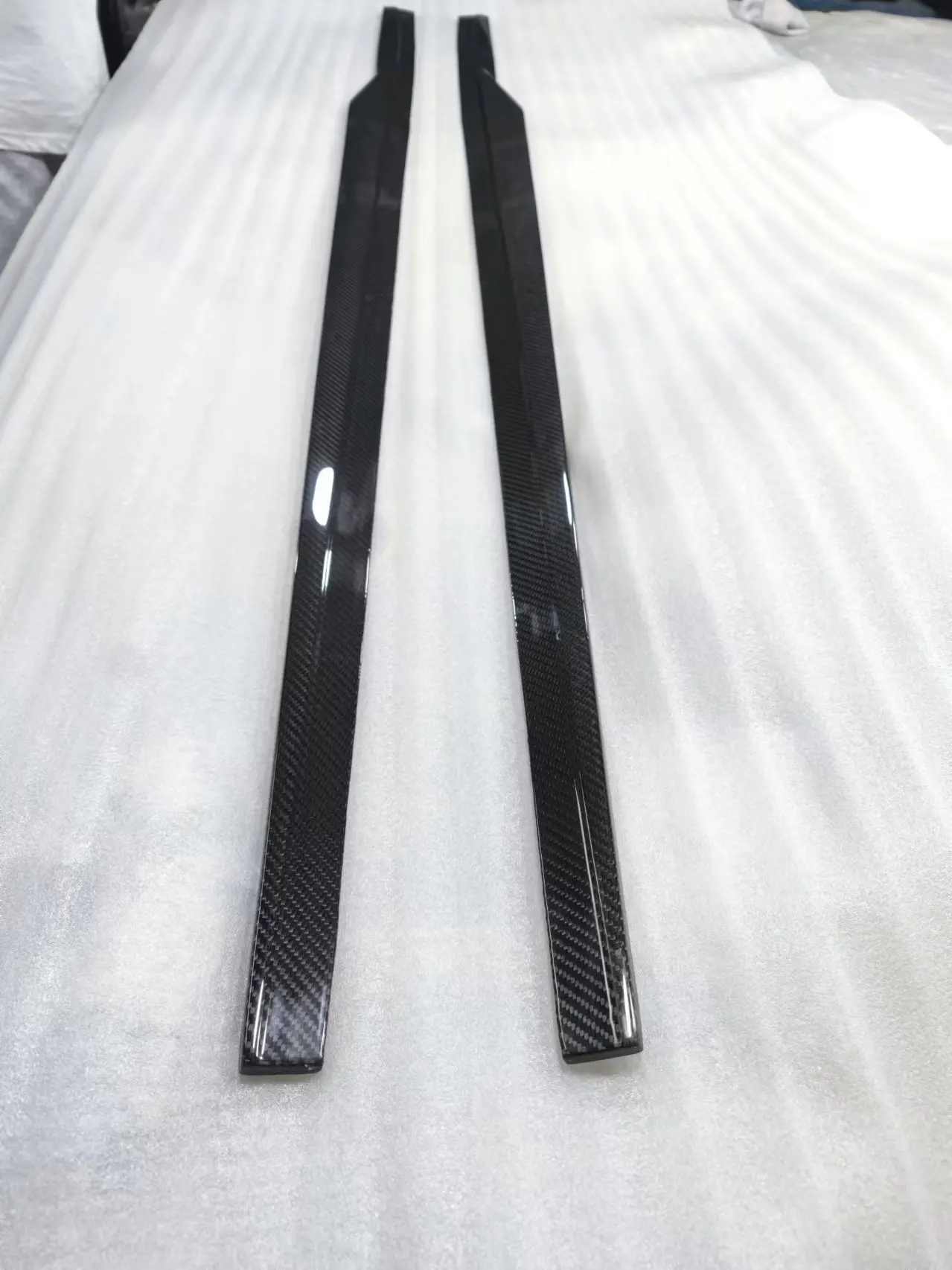 고품질 드라이 카본 파이버 R44 스타일 사이드 스커트 (G87 M2 쿠페용 사이드 스커트 스플리터)