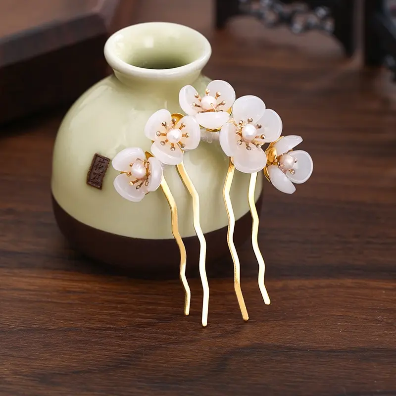 White Hair Claw Vintage Style Handmade Wrapped Flower Beads Delicate Headdress hair claw,hair accessories