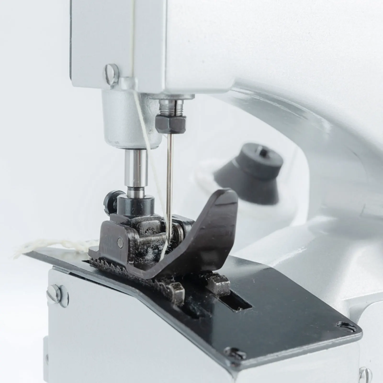 GK26-1A Bag Sewing Sealing Machine Rice Woven Bag Packaging and Sealing Tarpaulin Machine Electric Sewing Machine 220V EU Plug 4
