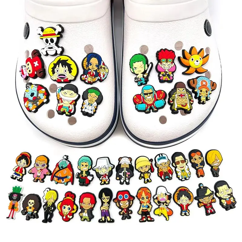 Juego de 12/24/36 Uds. De figuras de Luffy Zoro Sanji de una pieza, bonitos zapatos con agujeros de dibujos animados, hebillas, accesorios Diy de Anime japonés, regalos