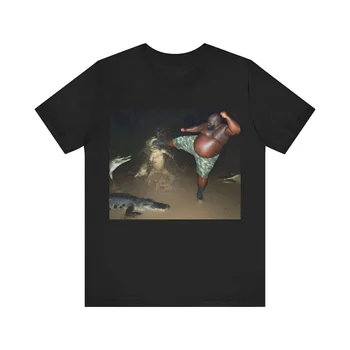 Man Kicking Alligator in Swamp Funny T-Shirt Y2K Summer Short Sleeves Vintage Tshirt Streetwear Women Summer Clothing 1