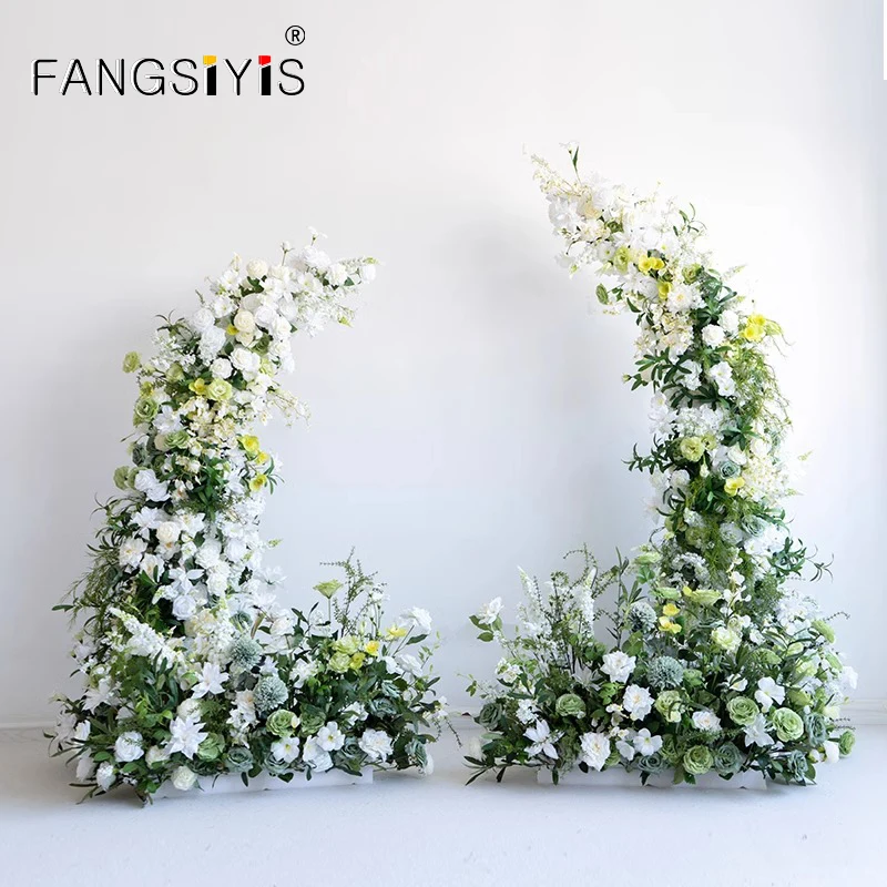 

Белая свадебная декорация, Цветочная композиция из цветов розы, гортензии, центрального стола, коридора, пола, цветочный реквизит