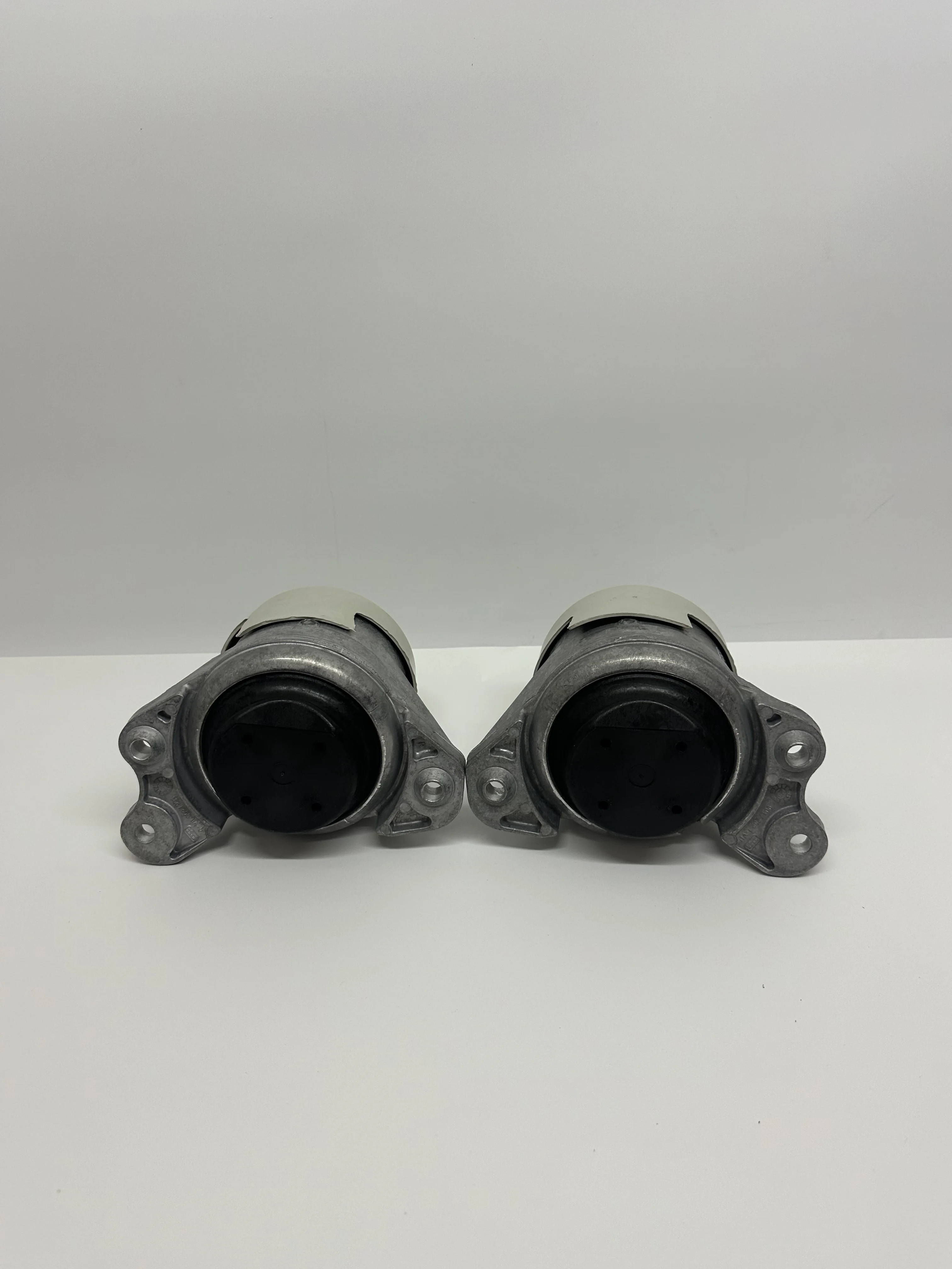 2532401000,2532400900,213240160,2132401700,Pair of price applies to Mercedes Benz GLC Class GLC43 GLC200 G260 GLC300 engine foot