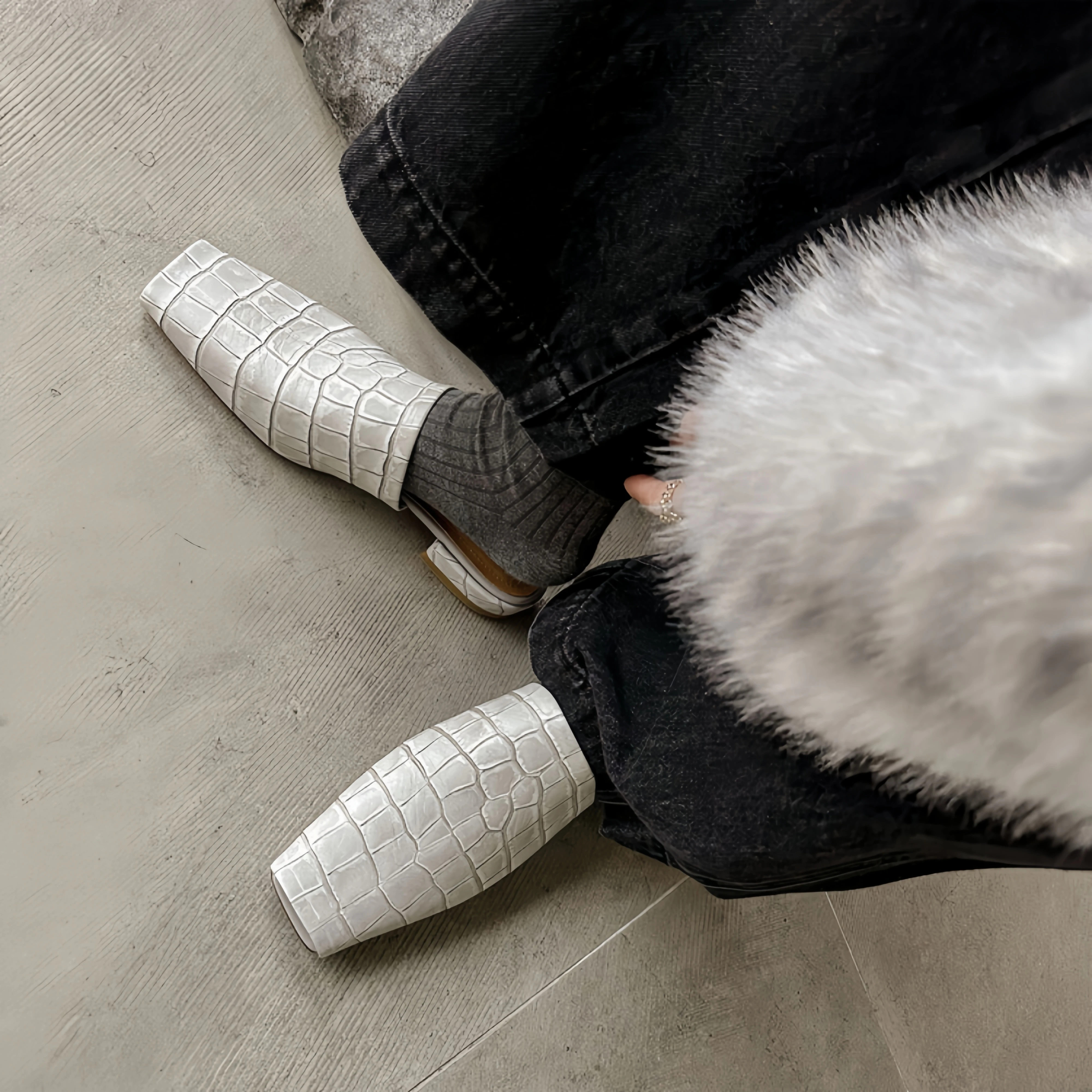 Square headed Muller shoes, women's bag head sandals, summer new flat bottomed outer wearing sandals, women's shoes ﻿