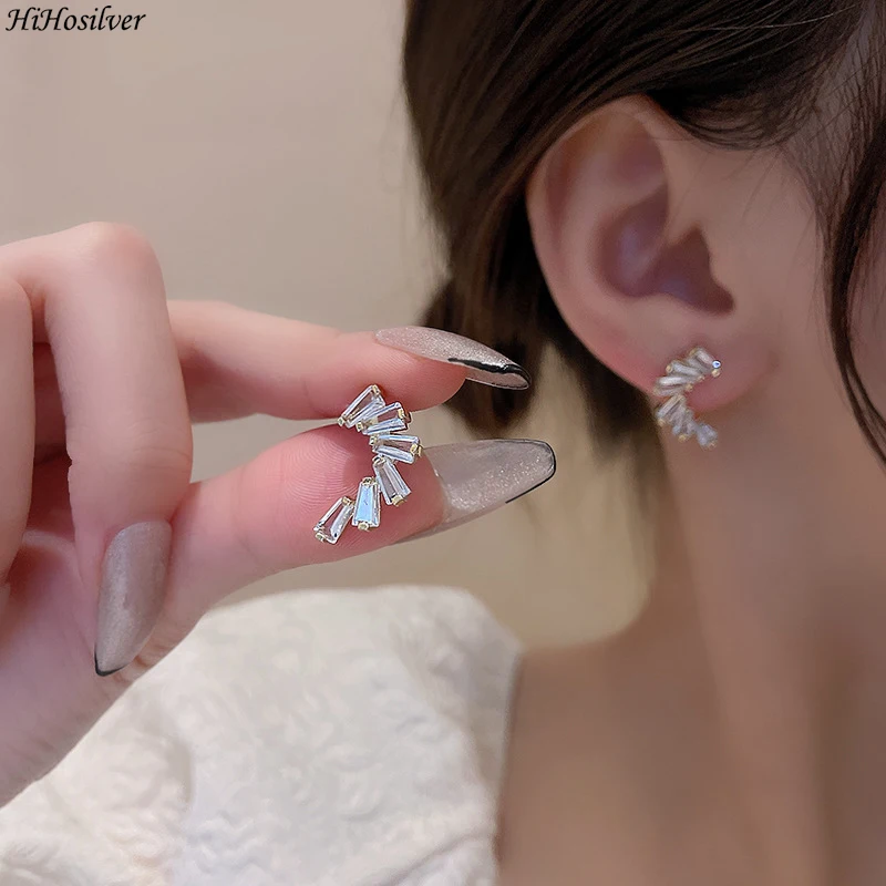 

HiHosilver 925 Silver Needle New Women's Fashion High-quality C Shape Crystals Stud Earrings HS0191