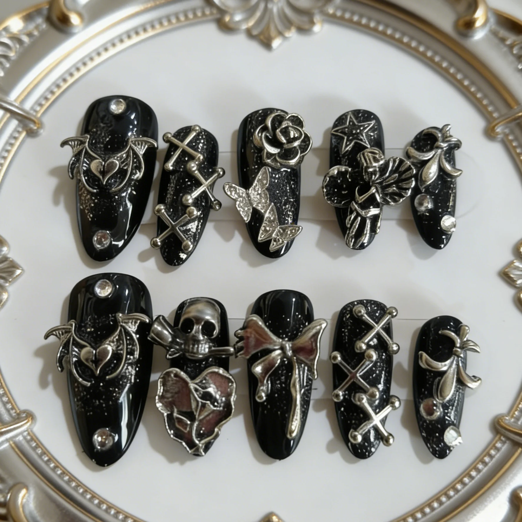 10 Peças de Unhas Postiças em Formato de Amêndoa, Lindas Unhas Falsas, Asas Góticas Escuras com Rosas, Adequadas para Mulheres