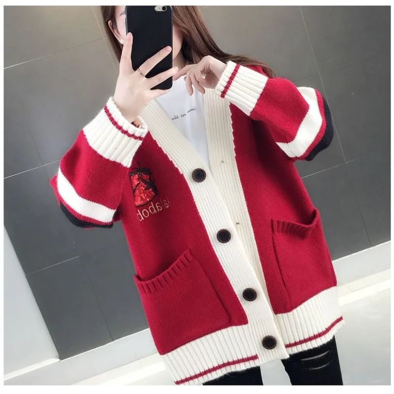 

2023 New Autumn and Winter Fashion Age Reducing Lazy V-neck Letter Embroidered Pocket Loose Relaxed Oversize Sweater Coat